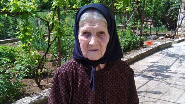 Stogodišnja baka Stevana Vidanović iz Velikog Sela - © Foto: Gordana Simonović Veljković