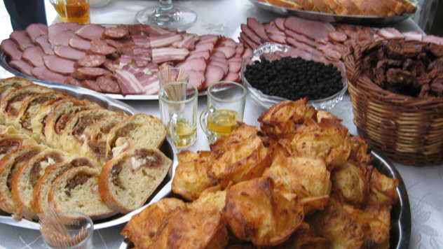 Hrana spremeljena za delegaciju iz Kine - © Foto: Biljana Nenković