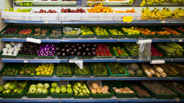 Povrće i voće u supermarketu - © Foto: Agromedia