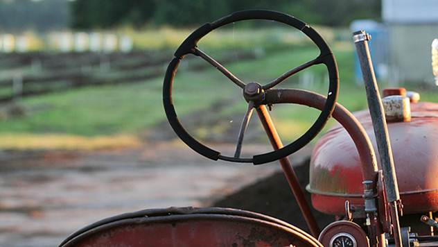 Pre kupovine polovnog traktora obavezno zavirite ispod haube - © Pixabay