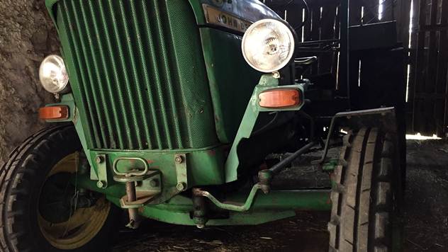 Pre kupovine polovnog traktora obavezno zavirite ispod haube - © Pixabay